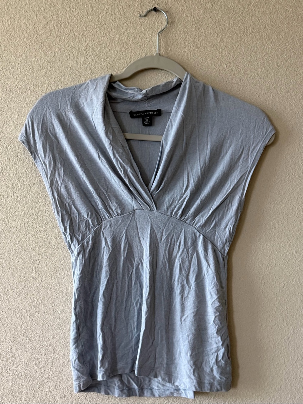 Banana Republic Light Gray Draped V-Neck Cap Sleeve Top